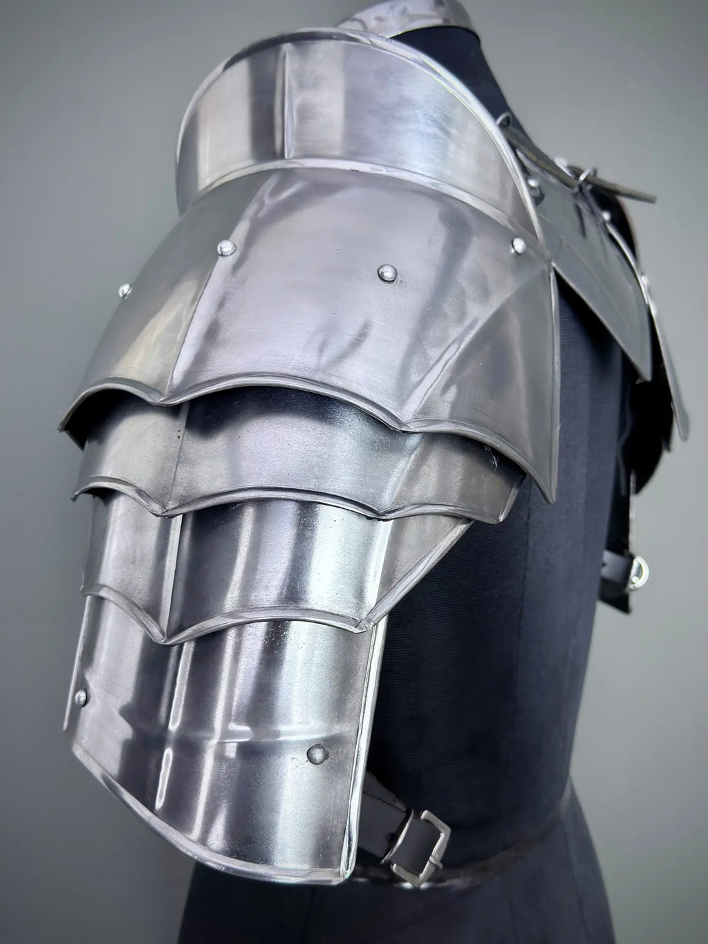 Medieval Knight Steel Gorget & Pauldron Armor 🛡️ | Perfect for LARP, Cosplay & Costume Events⚔️ ISH Collection