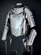 Medieval Knight Full Plate Armor Set – Engraved Steel Cuirass & Pauldrons for LARP Cosplay Medieval Armory