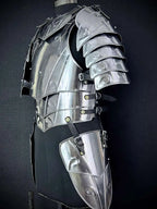 Medieval Knight Full Plate Armor Set – Engraved Steel Cuirass & Pauldrons for LARP Cosplay Medieval Armory