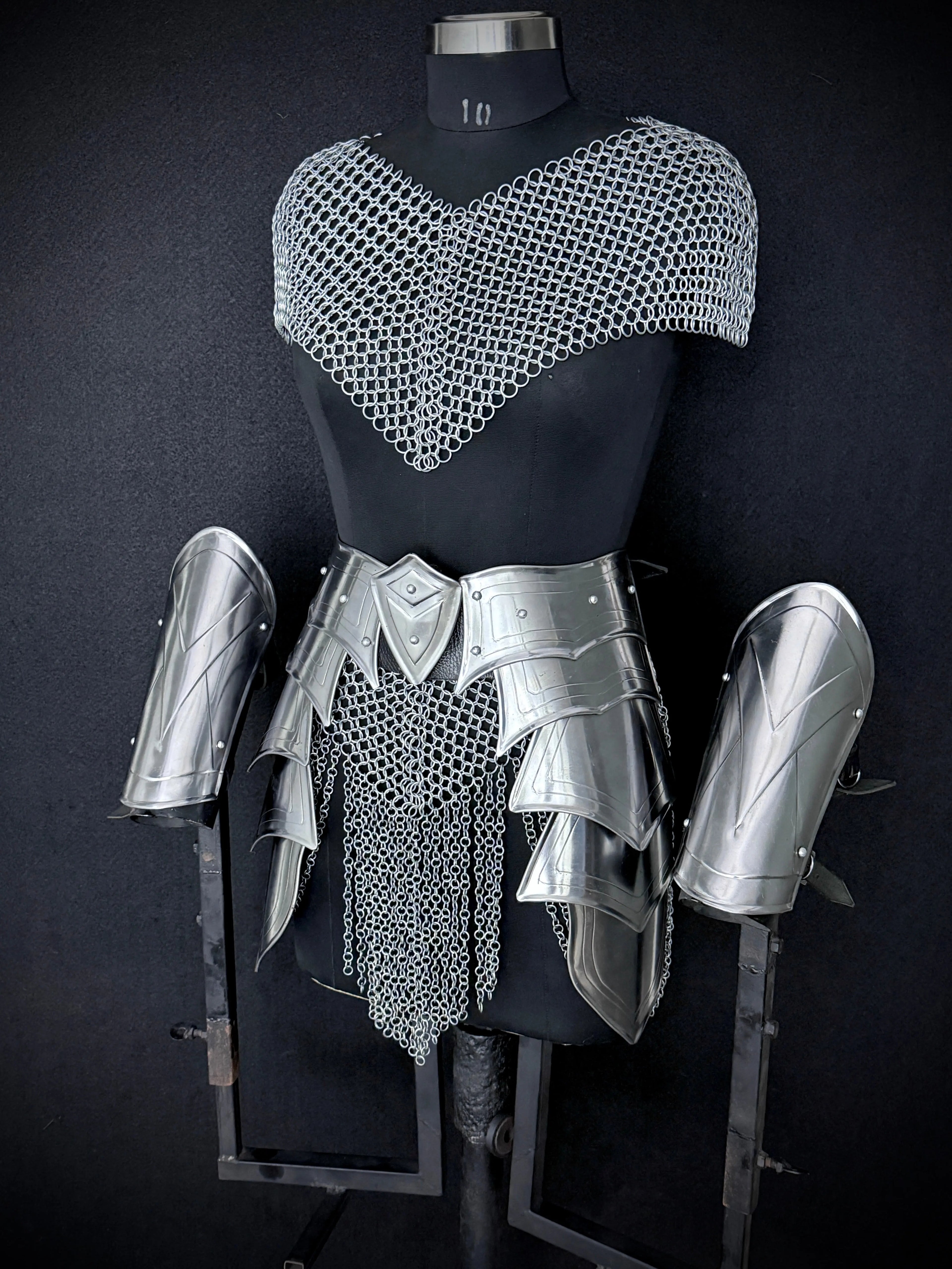 Silver Chainmail Cape Armor – Warrior Queen Edition OathboundSteel