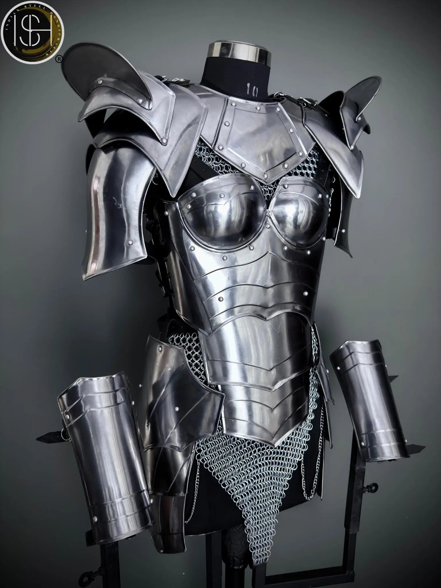 Brave Lady Knight Armor – Medieval Fantasy Costume for Cosplay & LARP Events.